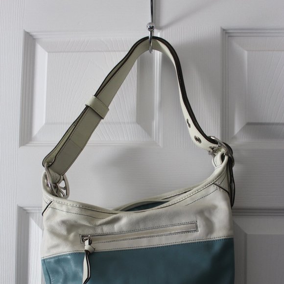 *SOLD*Coach bucket bag - Picture 3 of 8